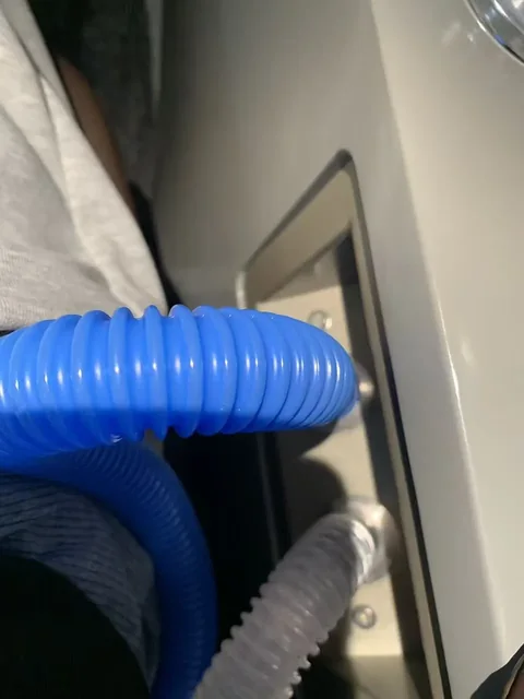 Detailaufnahme des Luftzufuhrschlauchanschlusses an der Kammer OHE20