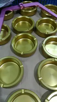 Eloxierter Aschenbecher aus Aluminium-Druckguss (gelb eloxiert), Ansicht 2