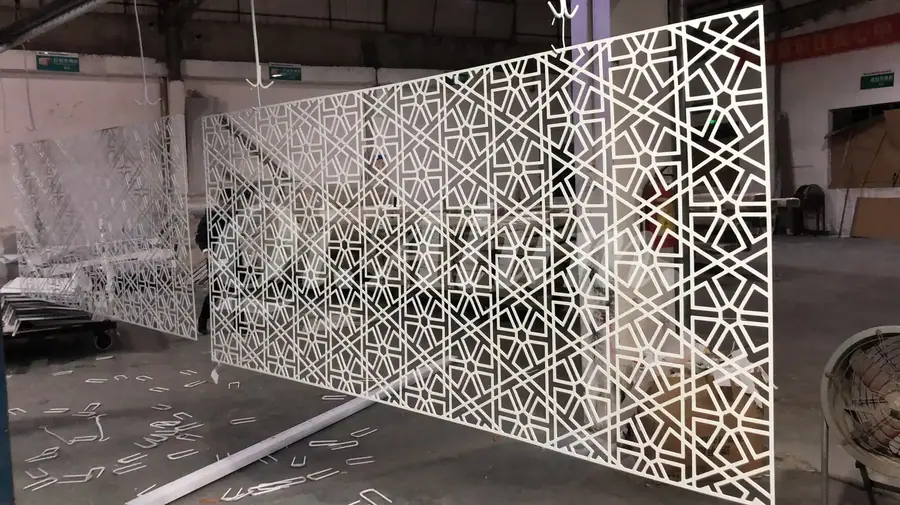 CNC Cut Custom Pattern Fireproof Perforated Curtain Wall Aluminum Screen