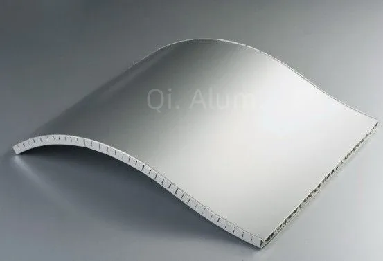 لوح بقلب خلية النحل من الألمنيوم Alumetal بسماكة 10 و25 و50 مم بطلاء PVDF على وجه أو وجهين