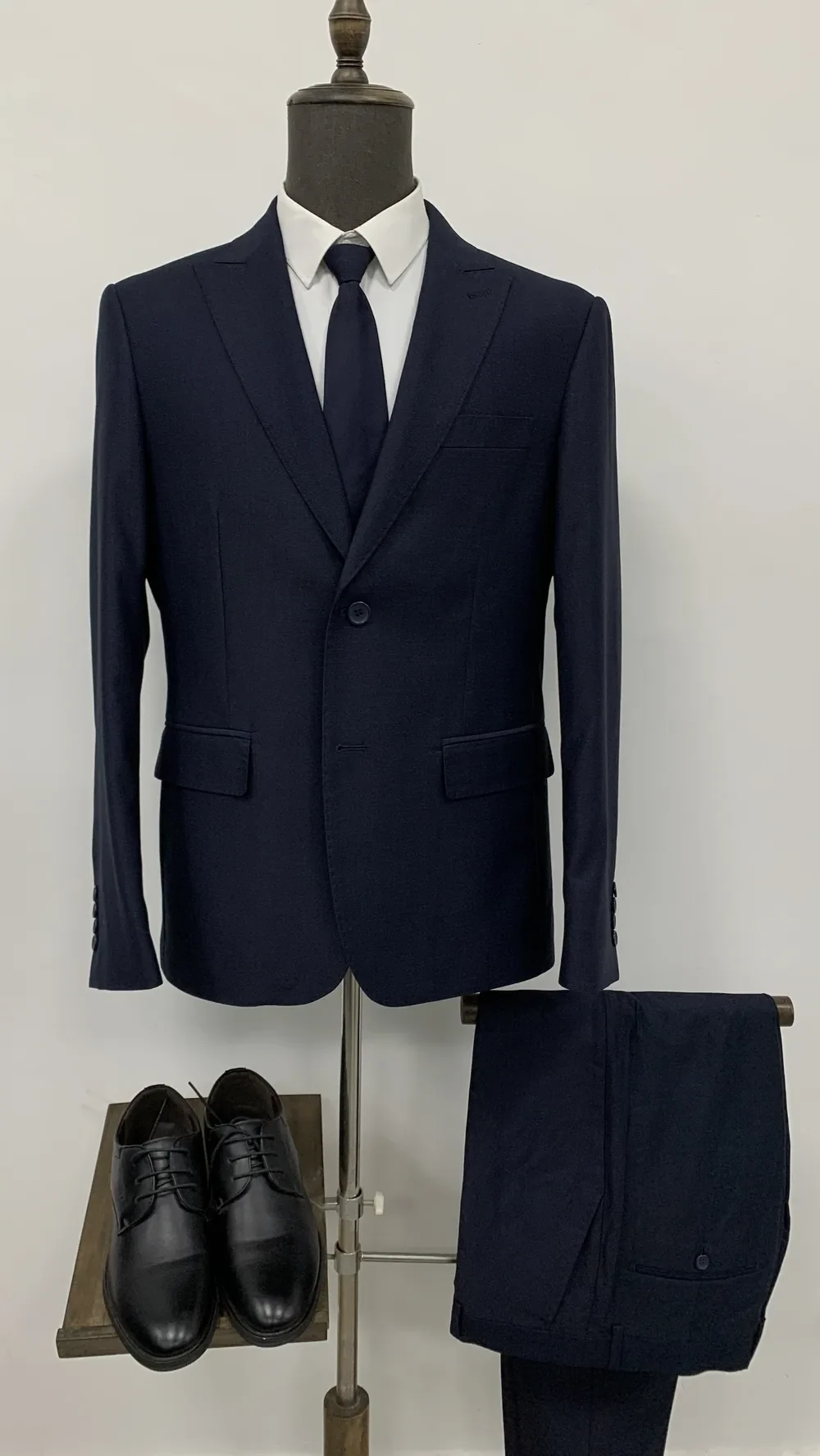 15762-9 - Men's Suits by Right Luck