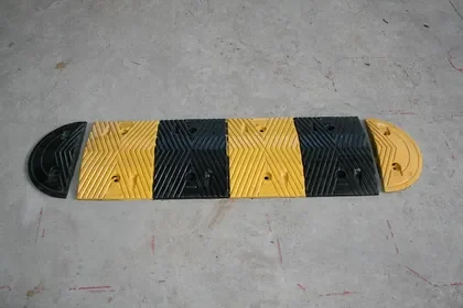 Fahrbahnschwelle aus Gummi SH205-M | 1-Meter-Modul für die Verkehrssicherheit
