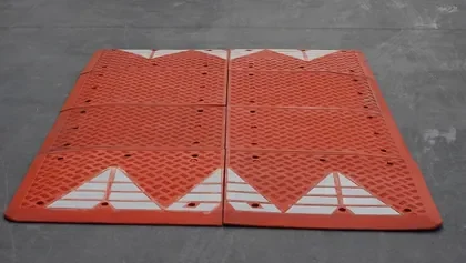 Gummi-Bremsschwellenkissen SH268 | Modulare Verkehrsberuhigung mit Durchfahrt für Einsatzfahrzeuge