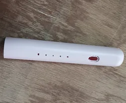 مقبض أسطواني أبيض بأربع فتحات مؤشرة ومنزلق أحمر