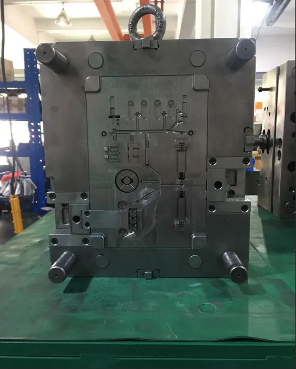 Foto einer Stahlformkavität von der Tooling-Seite